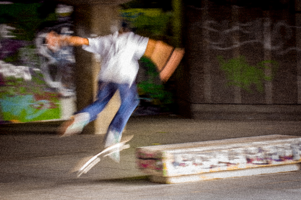 Speedy skateborder